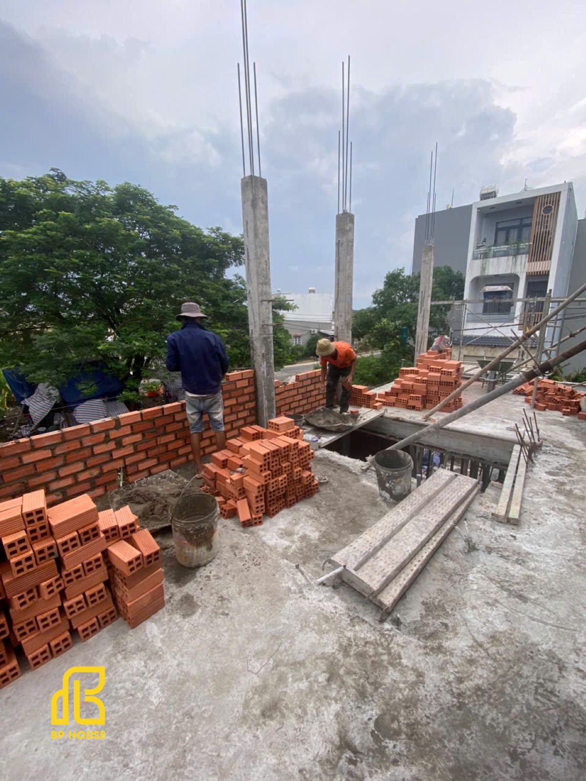 nên xây tường 10 hay tường 20