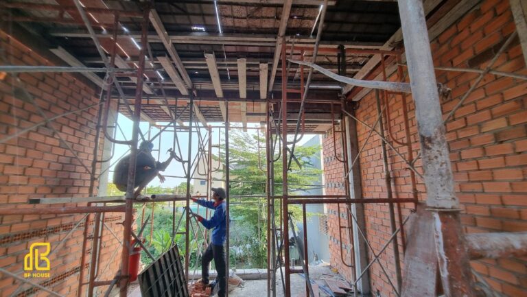 Có nên xây nhà qua 2 năm không? Góc nhìn chuyên gia từ thực tế