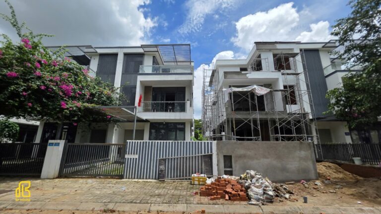 Cải tạo nhà phố nhỏ hẹp hóa rộng gấp đôi—bí quyết là gì?