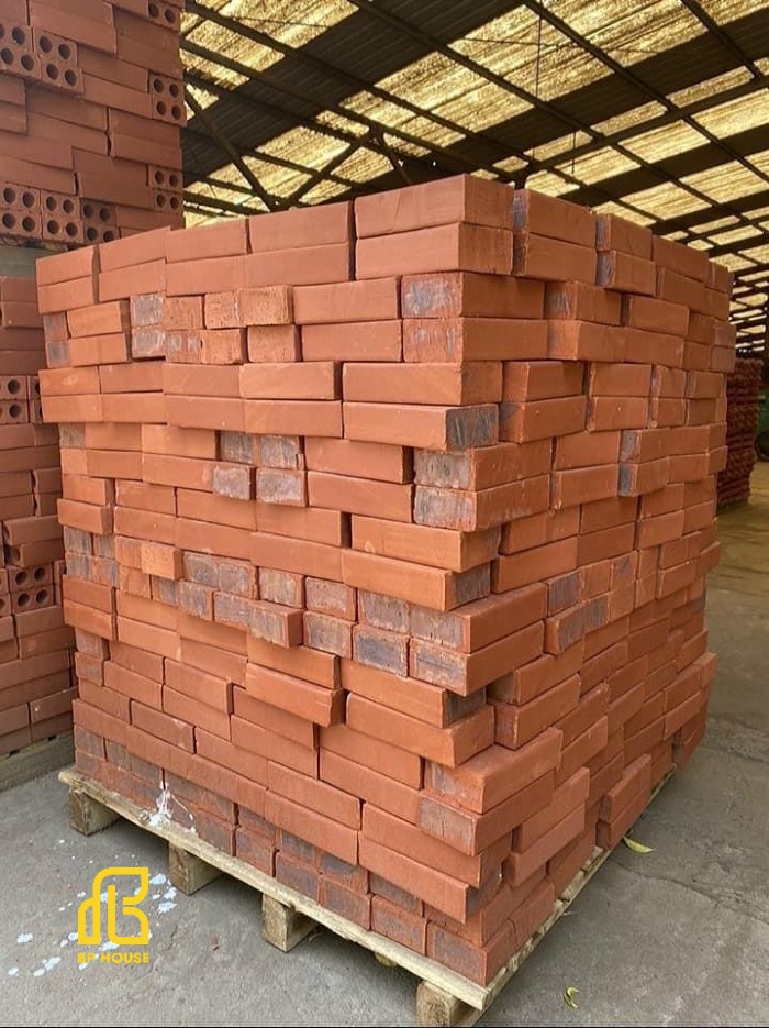 có nên xây nhà bằng gạch đặc