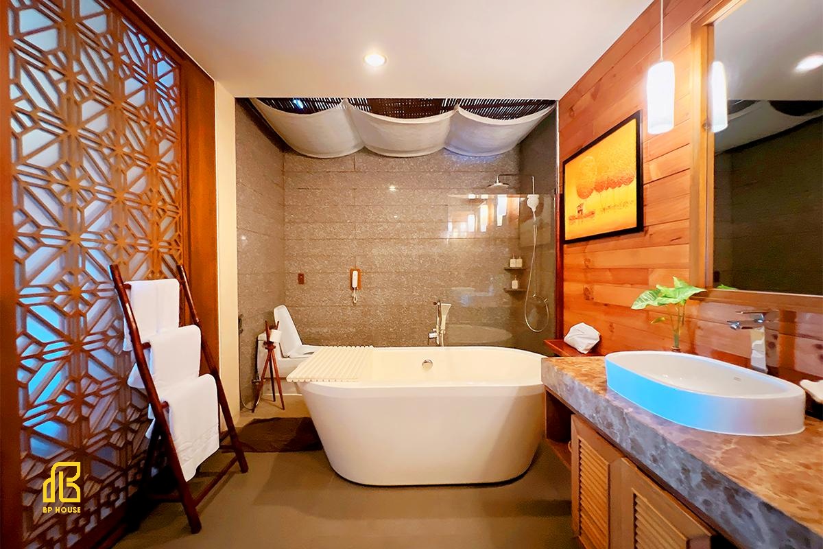 mẫu phòng tắm khách sạn 5 sao