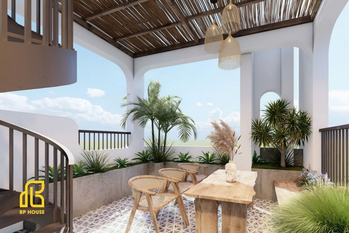 Sân thượng BP House thiết kế thoáng mở, kết hợp cây xanh và khu vực thư giãn ngoài trời.