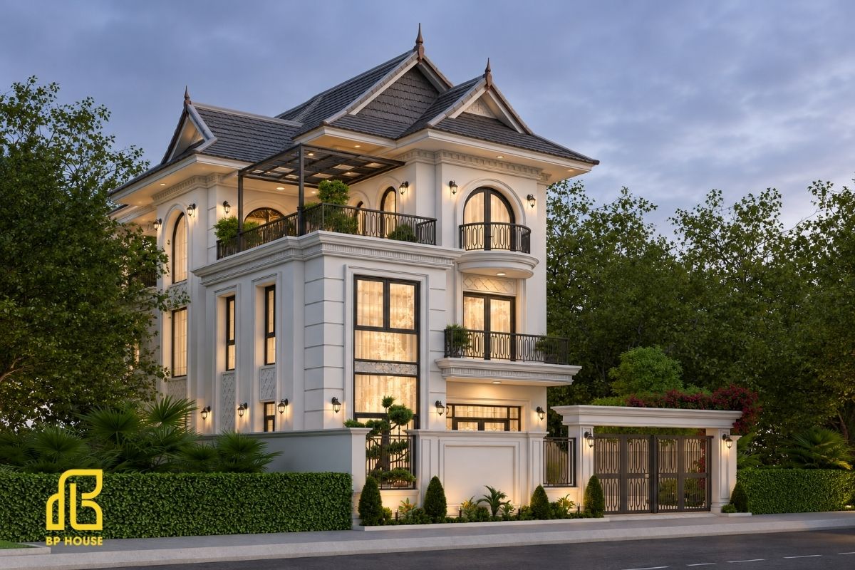 Bố trí giếng trời và khoảng thông tầng hợp lý giúp khắc phục tình trạng thiếu sáng ở trung tâm biệt thự.