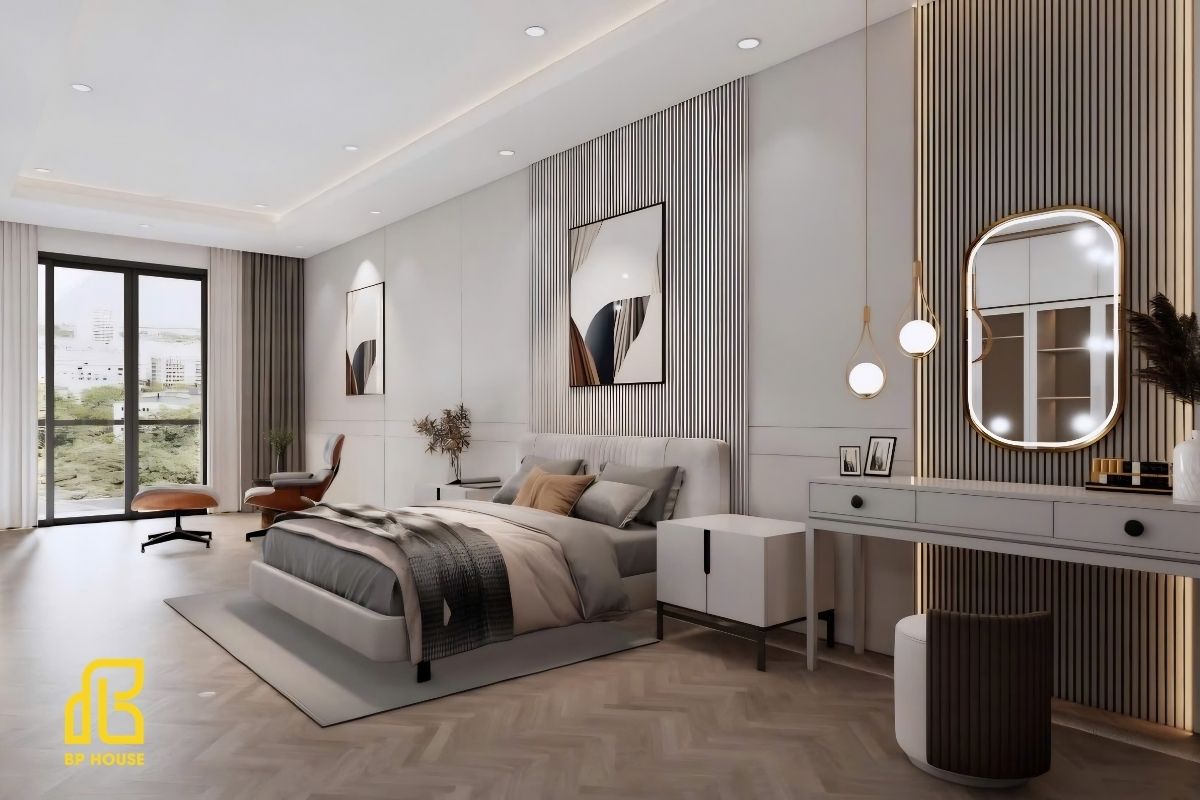 BP House thiết kế phòng ngủ thoáng đãng, tận dụng ánh sáng tự nhiên qua cửa kính lớn.