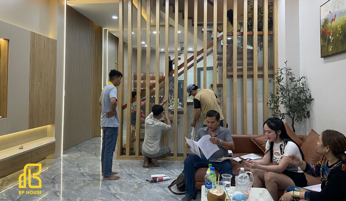 Đội ngũ kỹ thuật hỗ trợ kiểm tra và bảo dưỡng định kỳ cho công trình sau khi bàn giao