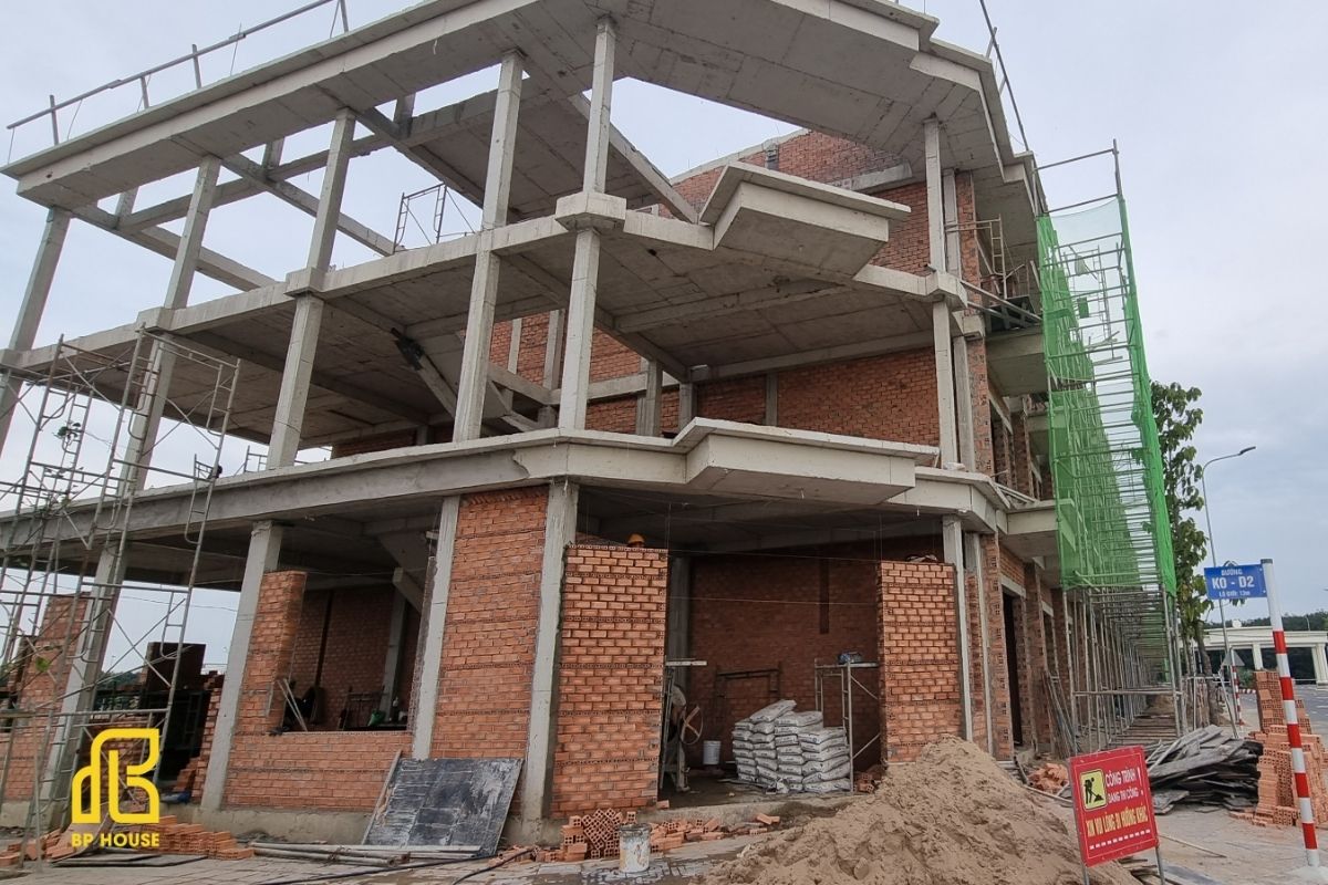 BP House thi công phần thô dự án nhà phố liền kề, chú trọng chất lượng kết cấu.